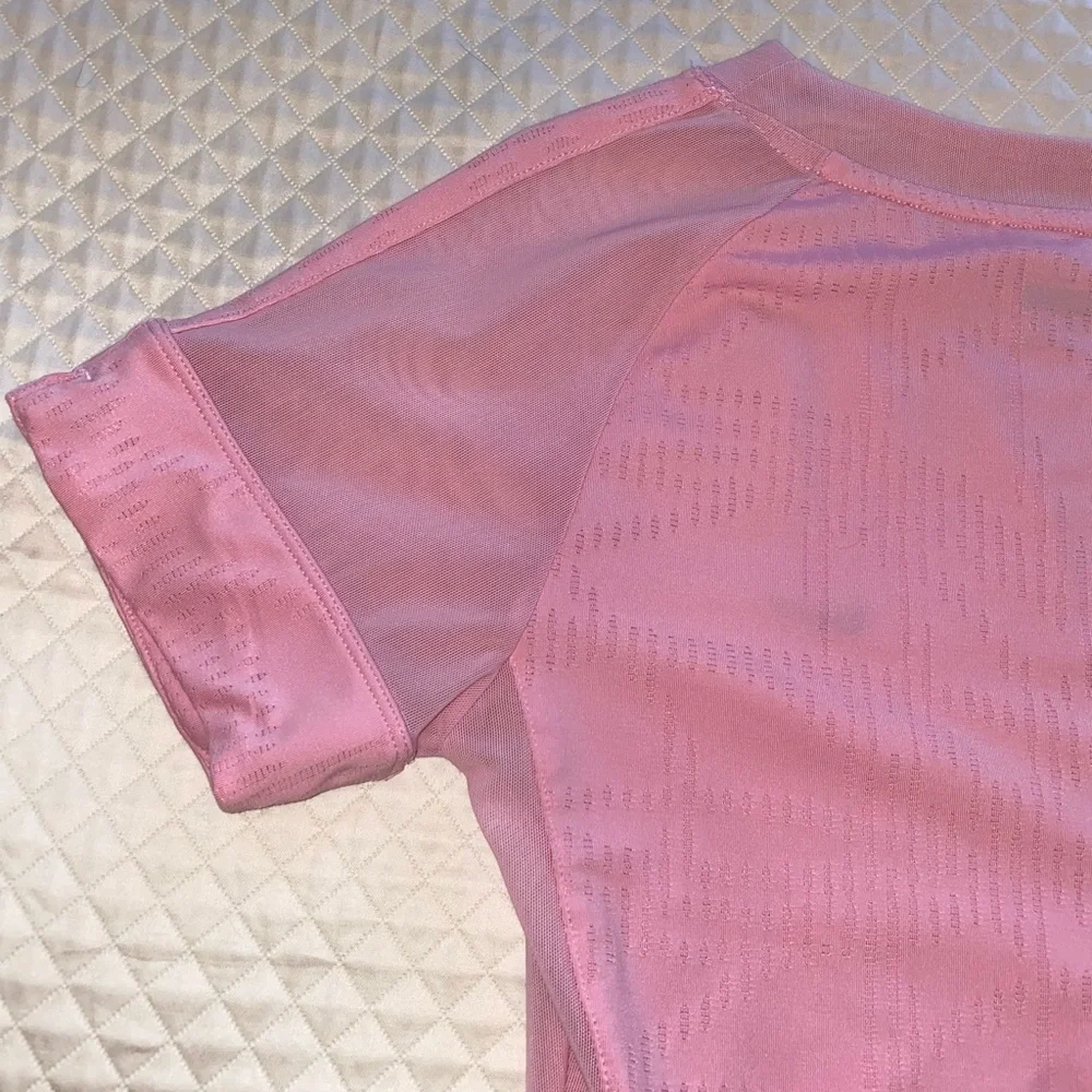 Nike pink workout/tennis short sleeve top mesh sides. Size Small - Picture 4 of 5